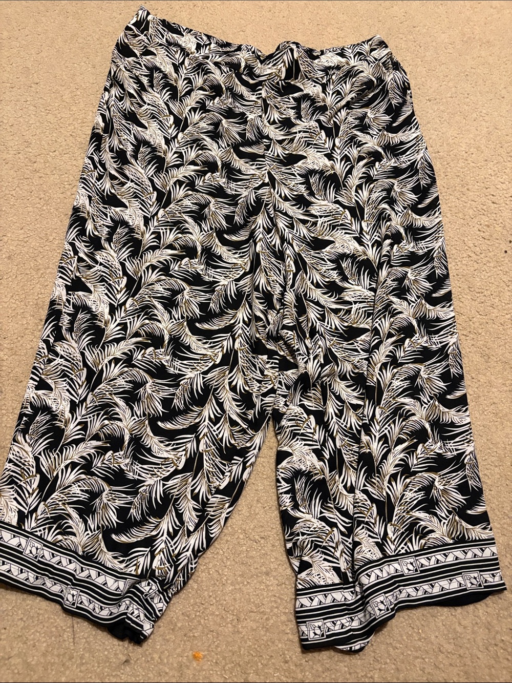 Max Studio Black, White & Gold Tropical Print Wide Leg Pants